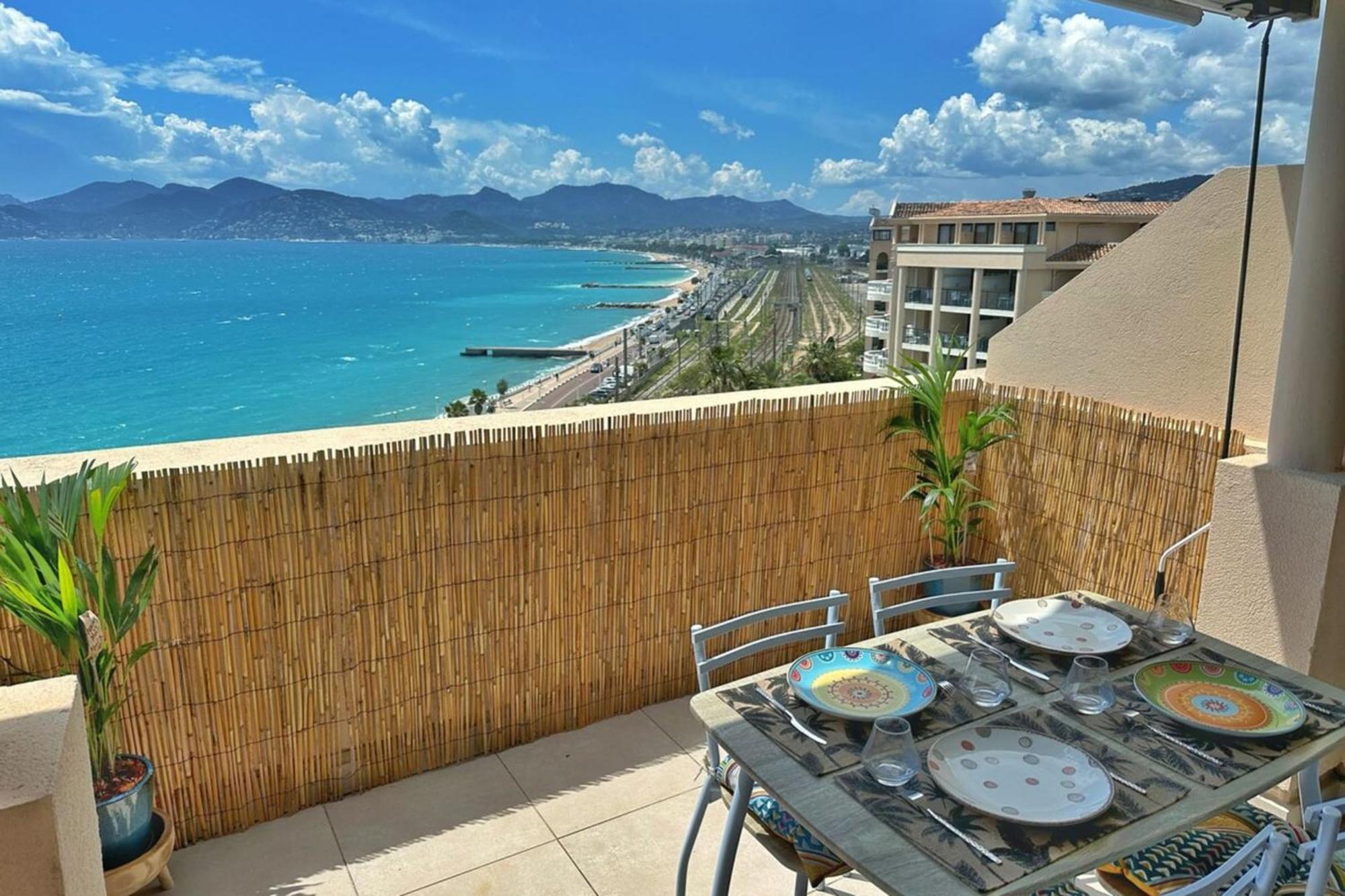 Le Seaview-quiet-swimming Pool-car Park-seafront
