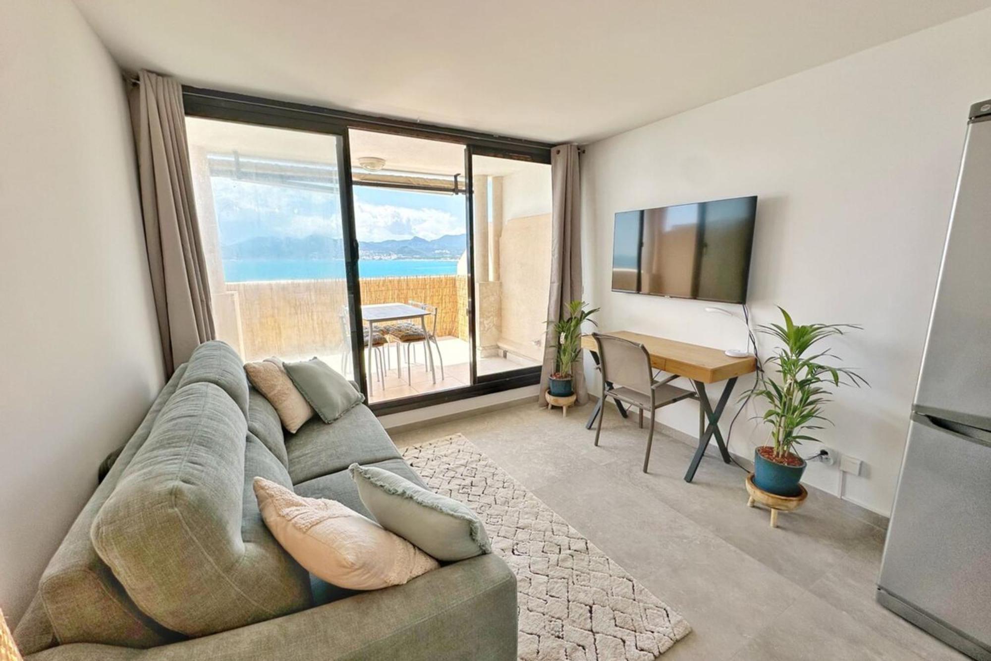 Le Seaview-quiet-swimming Pool-car Park-seafront Appartement *