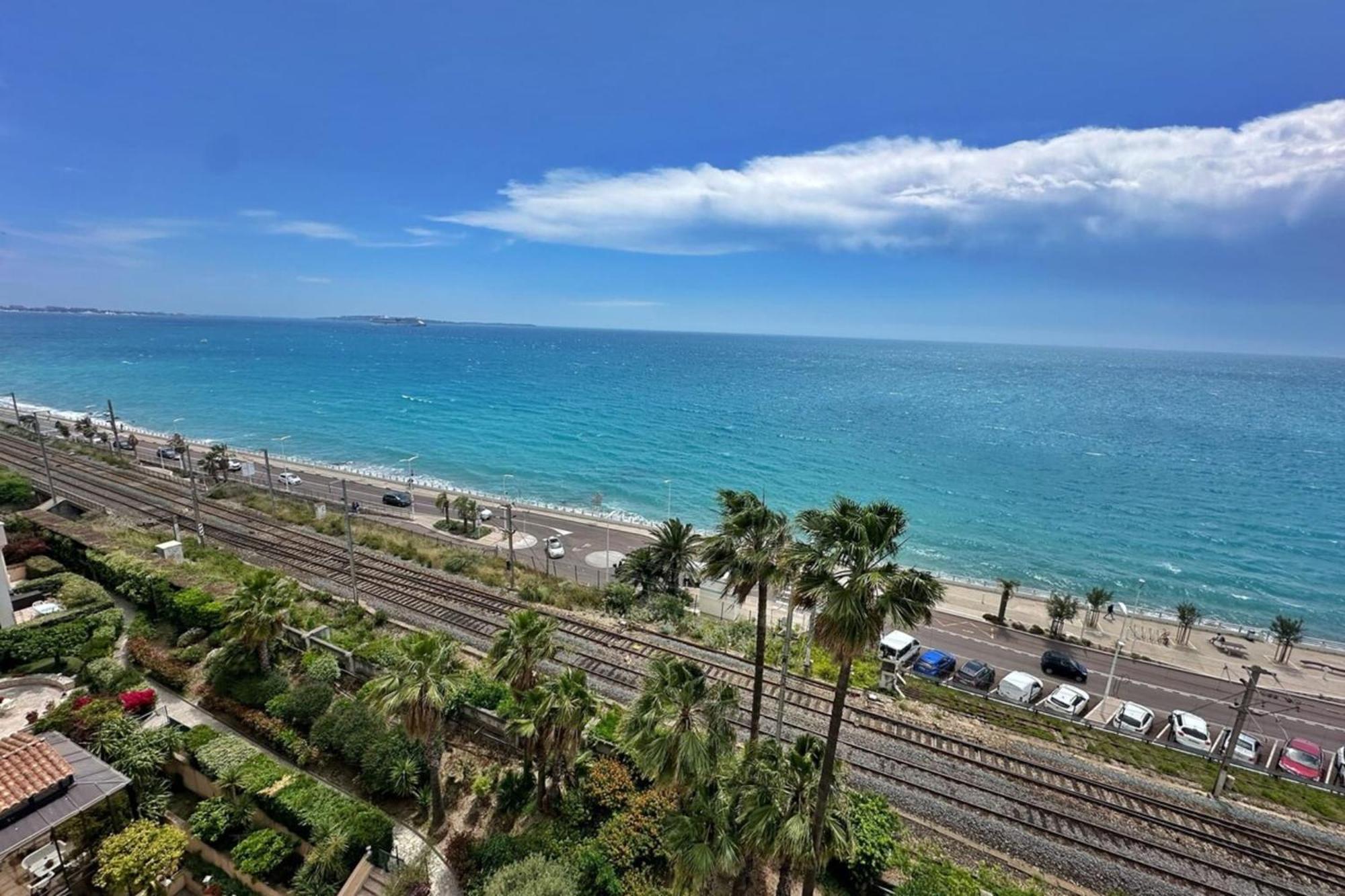 Apartment Le Seaview-quiet-swimming Pool-car Park-seafront